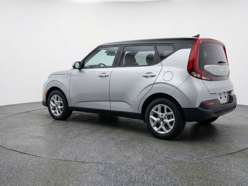 Used 2025 Kia Soul LX w/ LX Technology Package FWD image 6