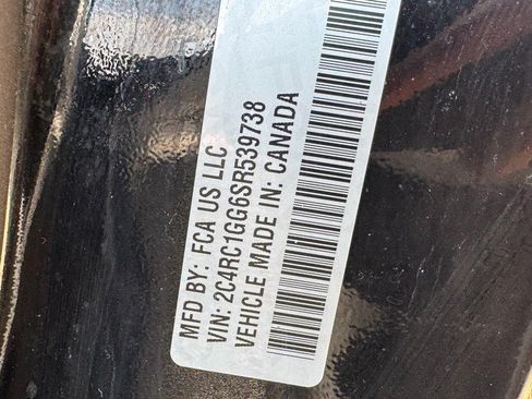 Used 2025 Chrysler Pacifica Limited FWD image 27