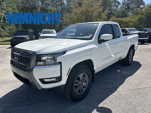 Used 2025 Nissan Frontier SV w/ SV Convenience Package RWD image 1