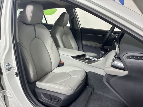 Used 2022 Toyota Camry XLE image 32