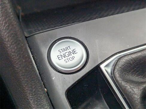 Used 2022 Volkswagen Taos SE image 25