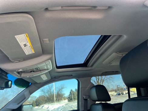 Used 2018 Chevrolet Suburban Premier image 20