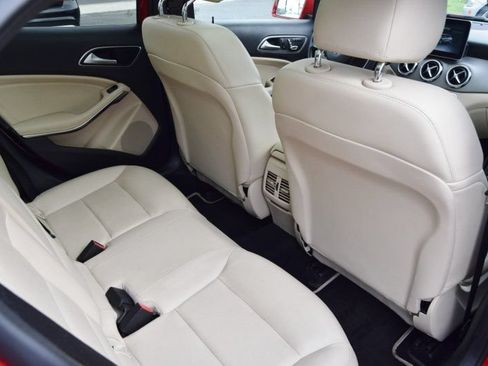 Used 2018 Mercedes-Benz GLA 250 image 36