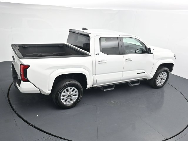 Used 2024 Toyota Tacoma SR5 AWD/4WD image 33