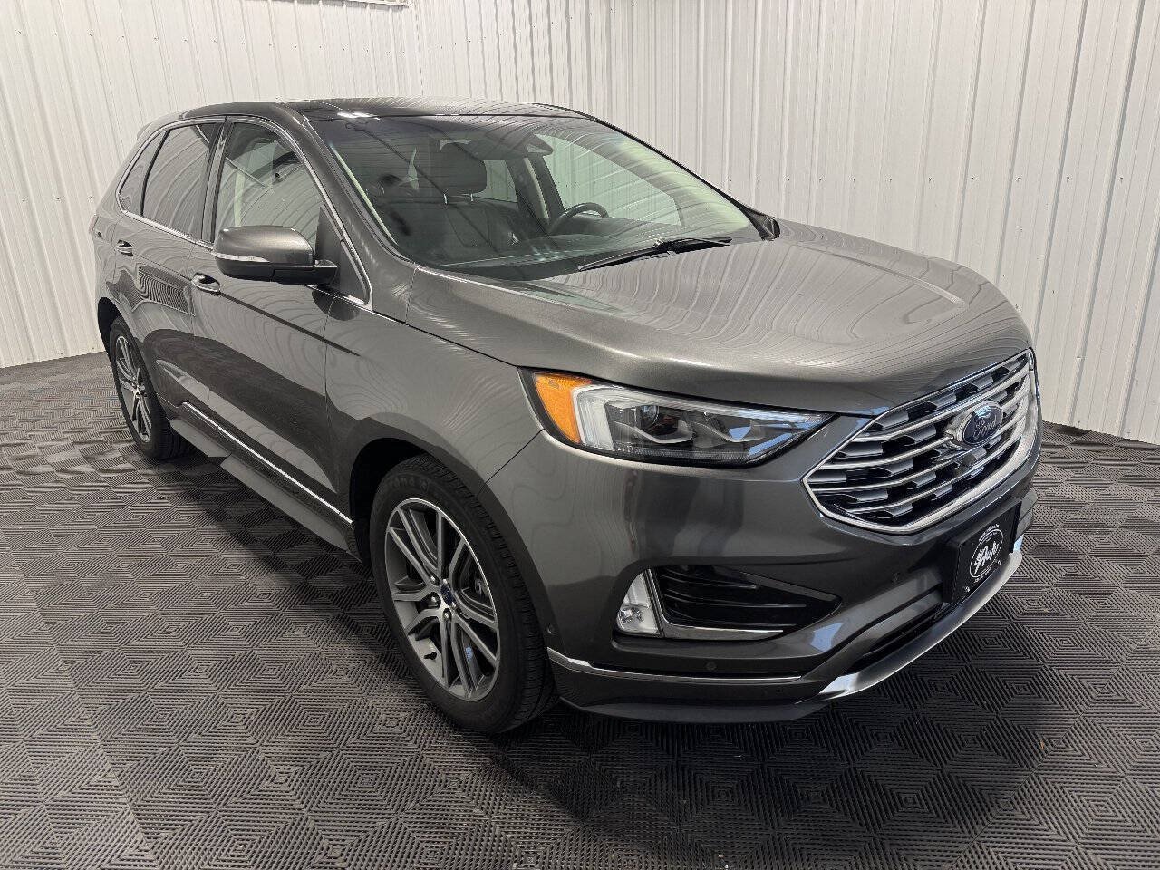 Used 2019 Ford Edge Titanium w/ Equipment Group 301A AWD/4WD image 2