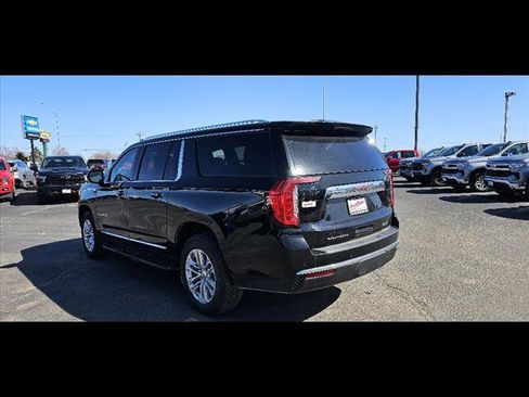 Used 2023 GMC Yukon XL SLT image 5