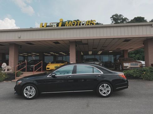 Used 2019 Mercedes-Benz S 560 4MATIC Sedan w/ Premium Package image 18