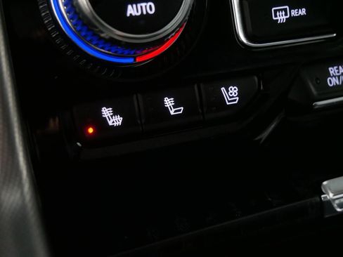 Used 2024 GMC Yukon XL Denali AWD/4WD image 30