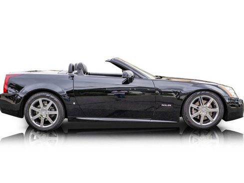 Used 2006 Cadillac XLR image 2