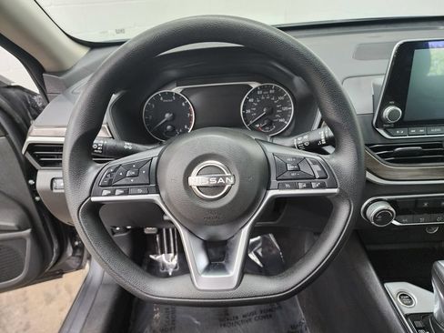 Used 2024 Nissan Altima 2.5 SV FWD image 14