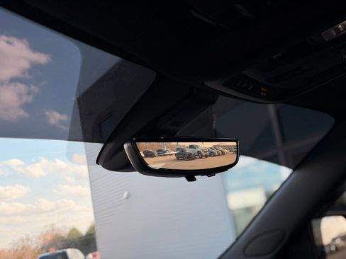 Used 2021 GMC Yukon XL Denali w/ Advanced Technology Package image 19