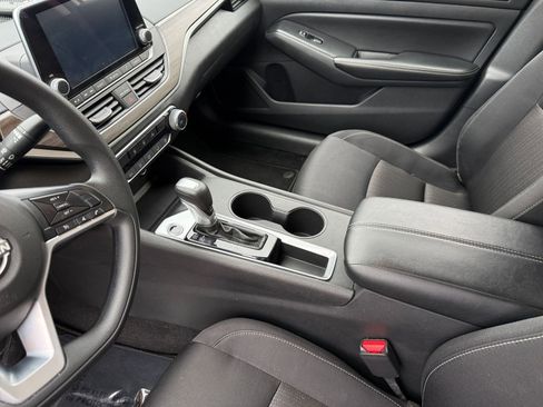 Used 2025 Nissan Altima 2.5 SV image 41