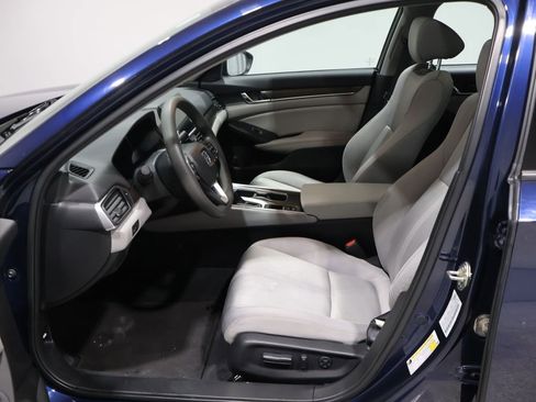 Used 2019 Honda Accord EX image 10