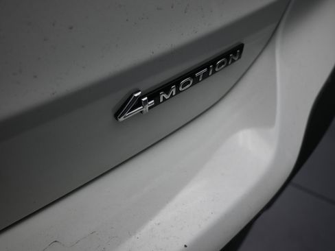 Used 2024 Volkswagen Taos SE w/ Panoramic Sunroof Package image 14