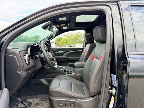 Used 2024 Chevrolet Colorado Z71 w/ Z71 Convenience Package 2 AWD/4WD image 7