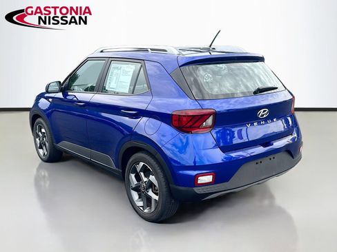 Used 2023 Hyundai Venue Limited FWD image 6