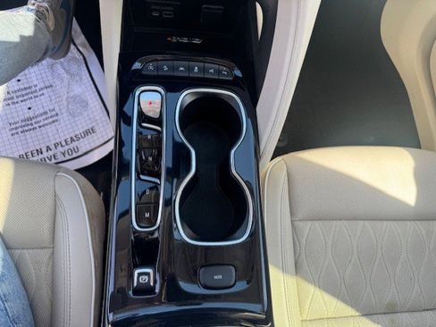 Used 2023 Buick Envision Avenir image 24