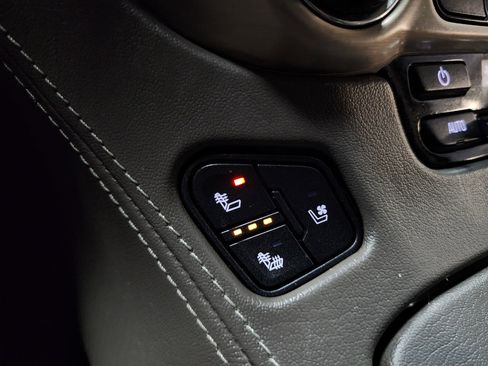 Used 2020 GMC Yukon XL Denali w/ Open Road Package image 42