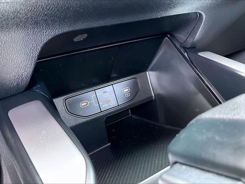 Used 2025 Kia Sorento LX FWD image 32