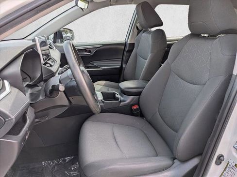 Used 2024 Toyota RAV4 XLE FWD image 15