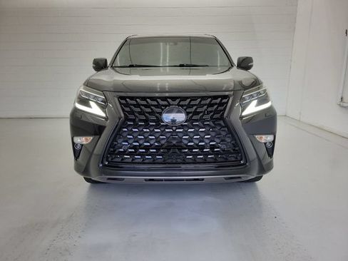 Used 2022 Lexus GX 460 Luxury w/ Accessory Package AWD/4WD image 3