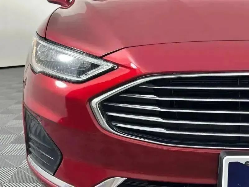 Used 2019 Ford Fusion SEL FWD image 4