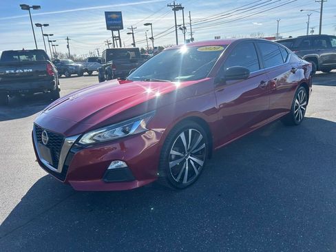 Used 2020 Nissan Altima 2.5 SR w/ Premium Package image 3