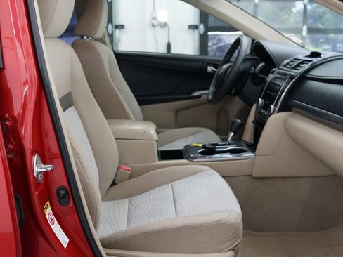Used 2012 Toyota Camry LE w/ Preferred Accessory Pkg FWD image 32
