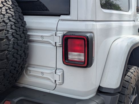 Used 2018 Jeep Wrangler Unlimited Rubicon image 10