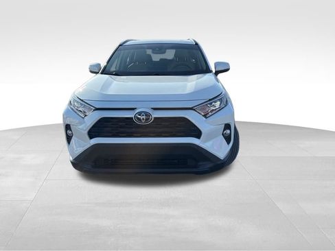 Used 2021 Toyota RAV4 XLE Premium image 3