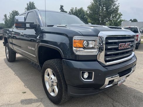 Used 2017 GMC Sierra 2500 SLT w/ Duramax Plus Package AWD/4WD image 4