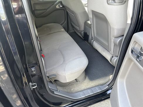 Used 2011 Nissan Frontier SV RWD image 23