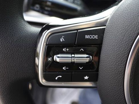 Used 2025 Kia Sorento LX FWD image 14