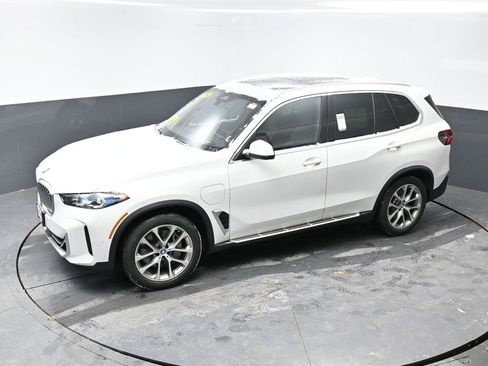 Used 2025 BMW X5 xDrive50e AWD/4WD image 39