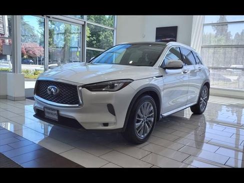 Used 2024 INFINITI QX50 Luxe image 2