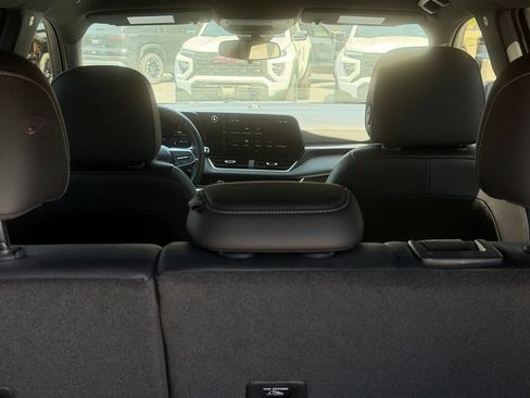 Used 2025 Chevrolet Equinox LT w/ Convenience Package II AWD/4WD image 9