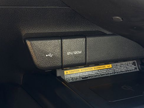 Used 2020 Toyota Camry XLE image 33