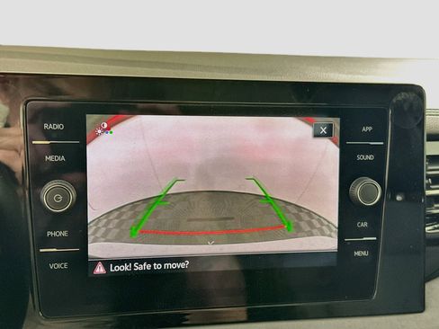 Used 2025 Volkswagen Jetta SE FWD image 23