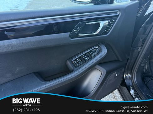 Used 2022 Porsche Macan w/ Premium Package Plus image 10