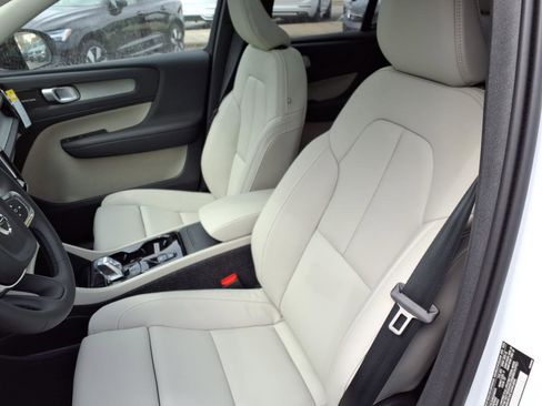 New 2025 Volvo XC40 B5 Ultra w/ Climate Package image 18