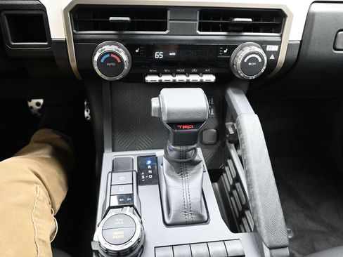 Used 2024 Toyota Tacoma TRD Sport AWD/4WD image 15