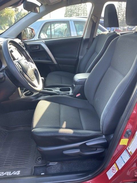 Used 2017 Toyota RAV4 LE AWD/4WD image 5