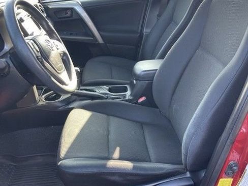 Used 2017 Toyota RAV4 LE AWD/4WD image 5
