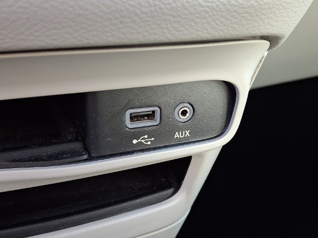Used 2017 Chrysler Pacifica Touring-L FWD image 22