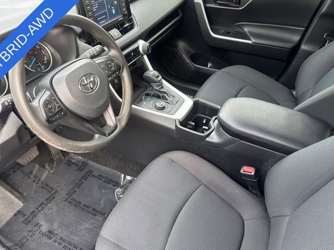 Used 2022 Toyota RAV4 LE image 10