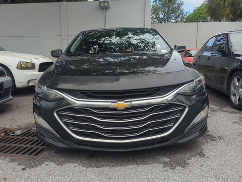 Used 2020 Chevrolet Malibu LT FWD image 2