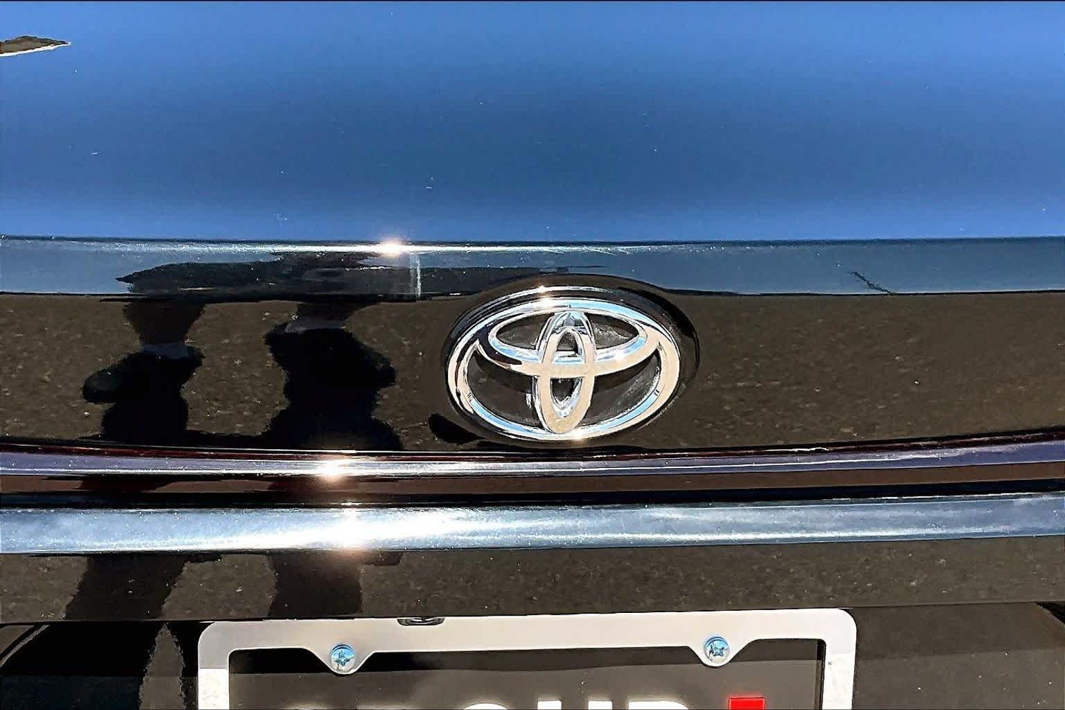Certified 2023 Toyota Corolla LE FWD image 30