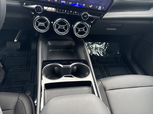 Used 2024 Chevrolet Blazer EV LT image 36