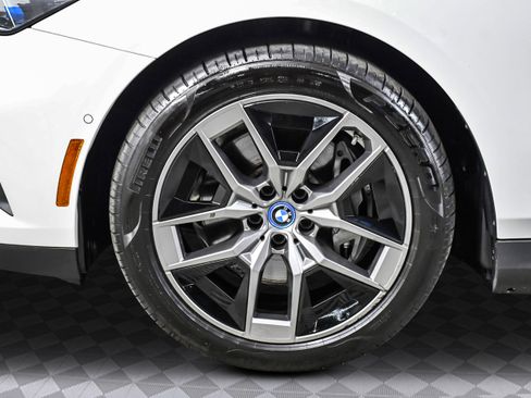 Used 2025 BMW i5 eDrive40i w/ Executive Package image 30