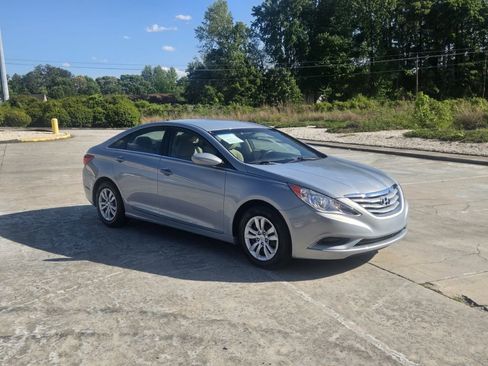 Used 2011 Hyundai Sonata GLS image 3